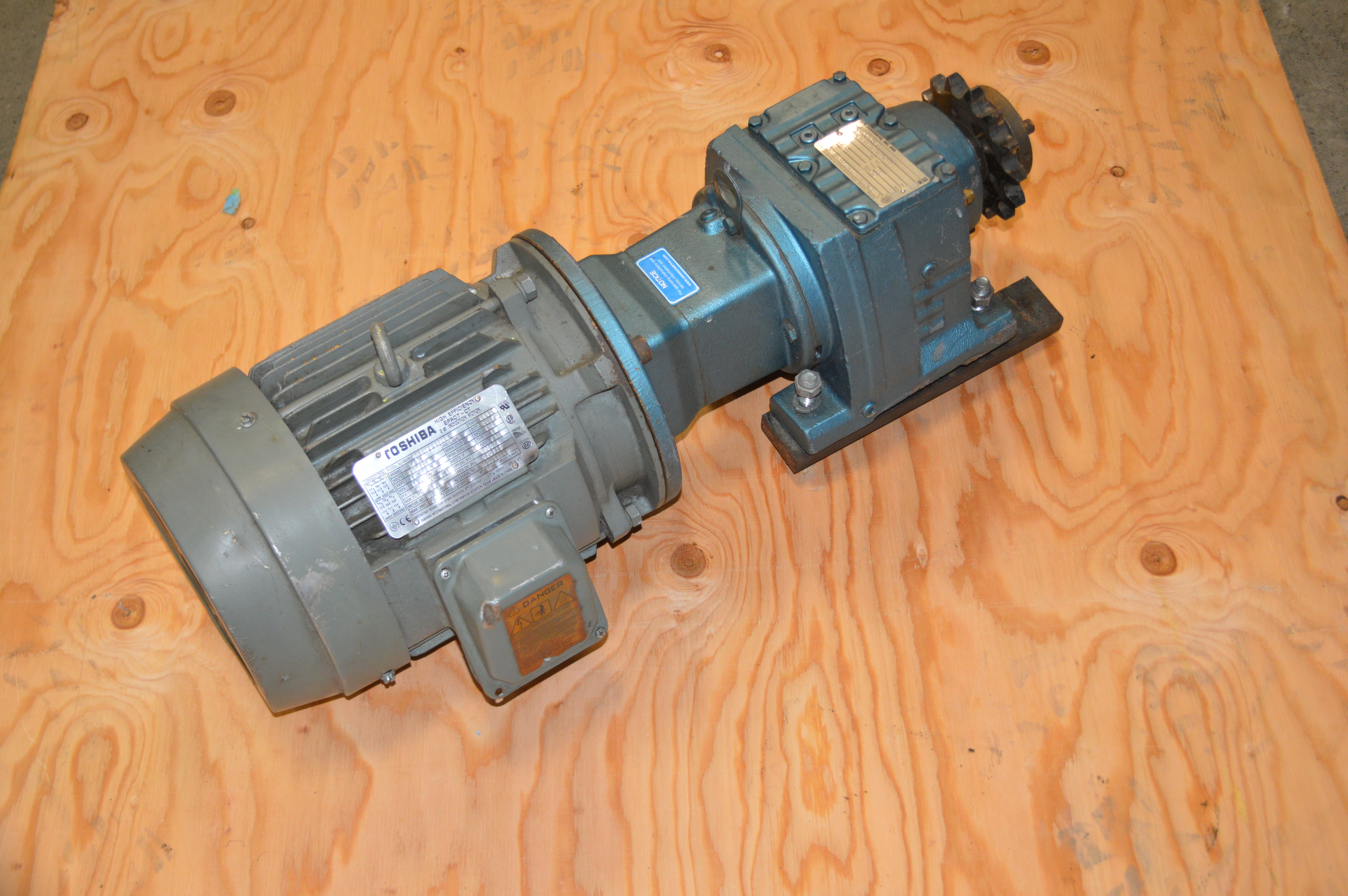 Used Sew-Eurodrive 124 rpm gearbox reducer, 5hp Toshiba gear box, u...