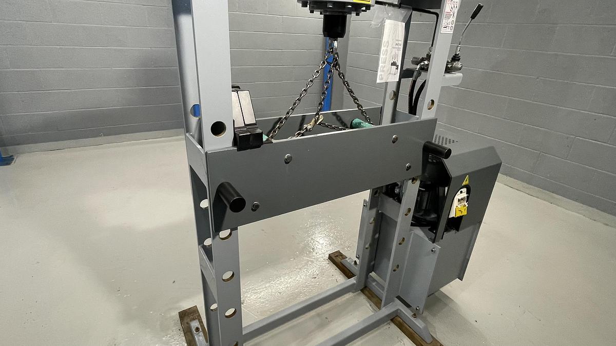 UZMA 30 TON Hydraulic heavy Duty workshop press