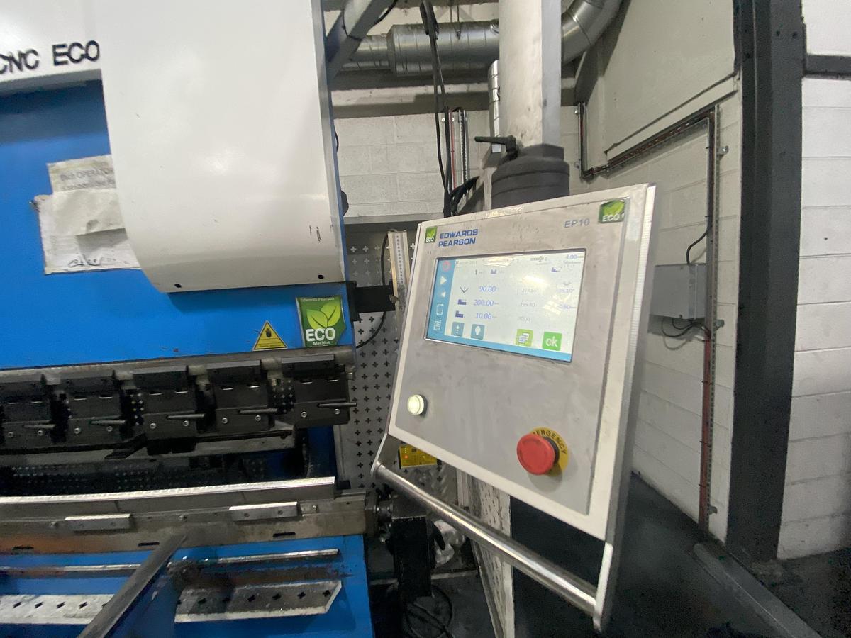 Used EDWARDS PEARSON EPT CNC ECO 3m x 135 ton Press brake