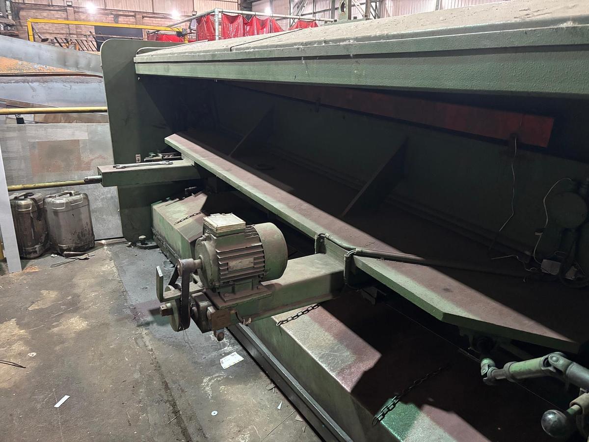 Used HACO 3m x 6mm Variable Angle Guillotine