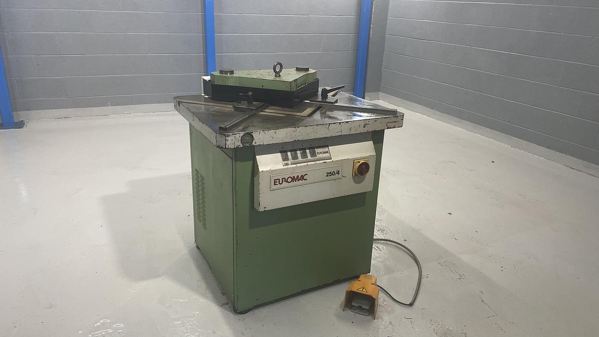 Used EUROMAC 200/4   4mm capacity Corner notcher