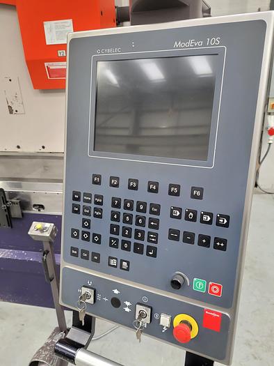 Used BYSTRONIC PR6. 2550mm x 60 ton CNC press brake