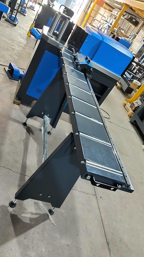 Roller conveyor with Digital stop