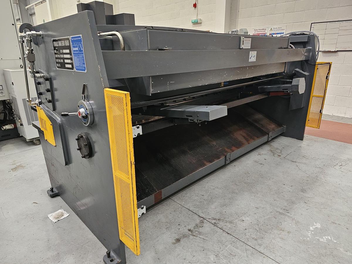 Used Mantech 3006   3m x 6.5mm Hydraulic swing beam guillotine