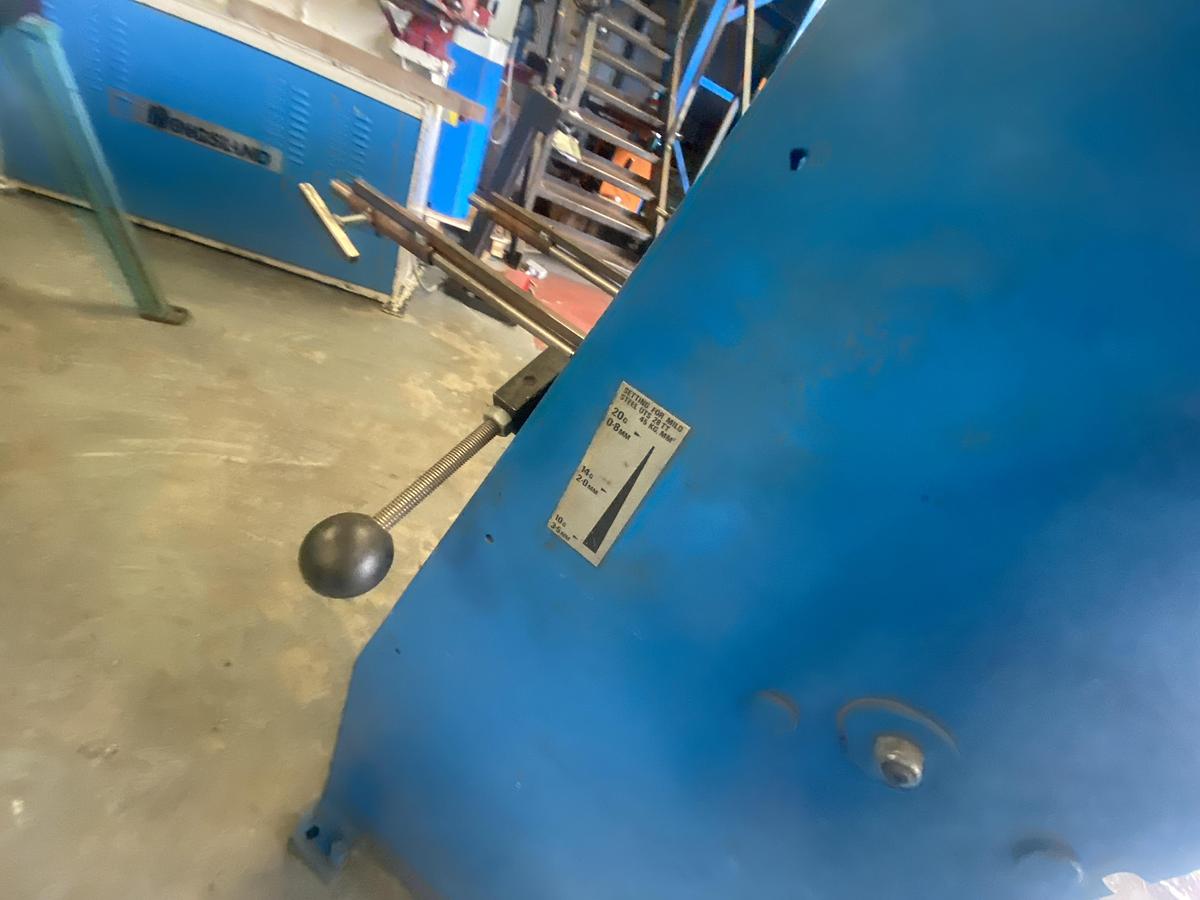 Used EDWARDS Direct Drive 1270mm x 3.2mm guillotine