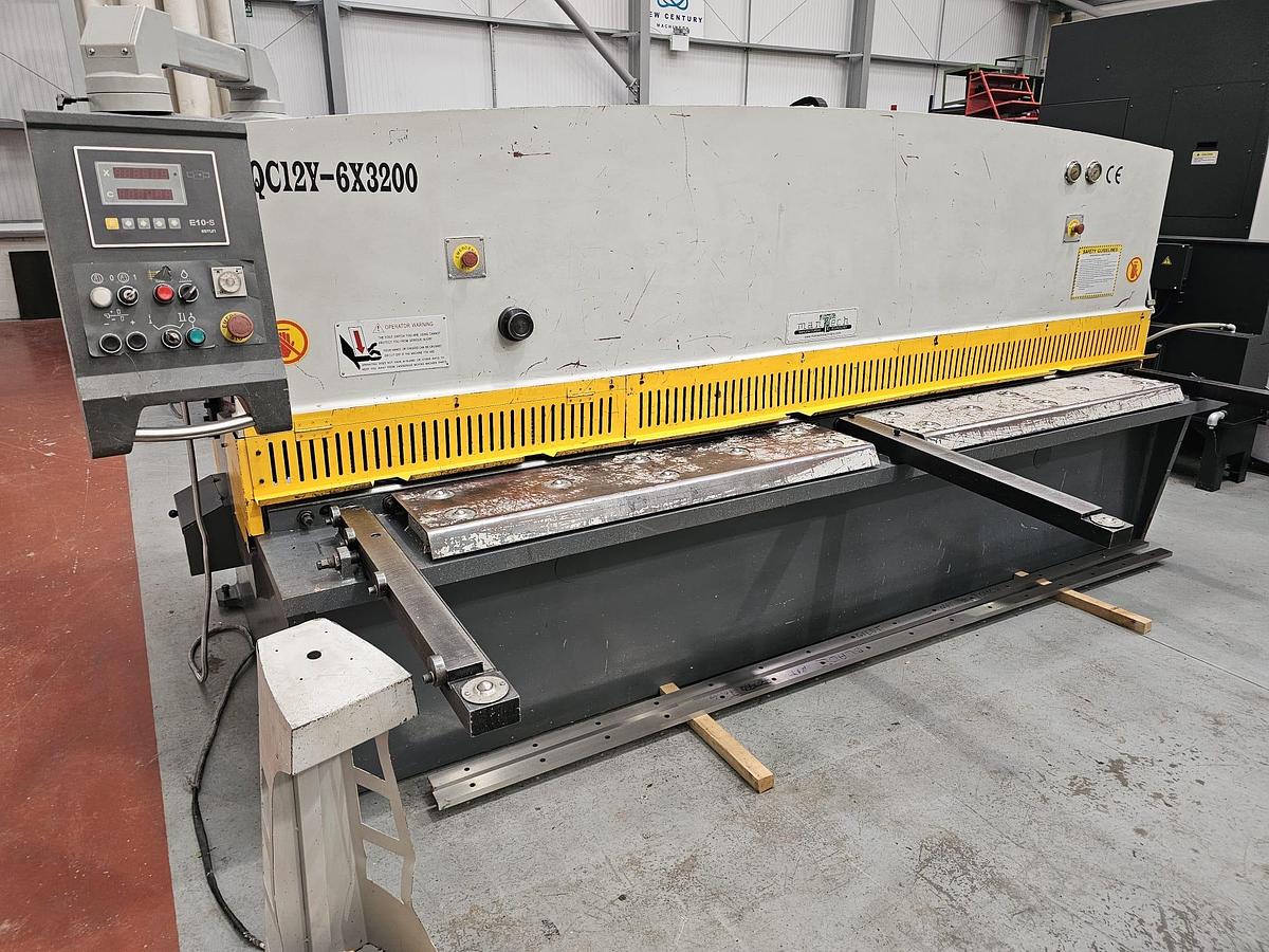 Used Mantech 3006   3m x 6.5mm Hydraulic swing beam guillotine