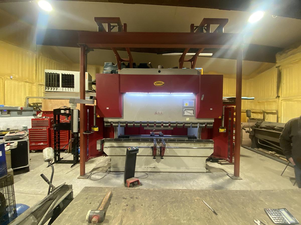 Used Morgan Rushworth APHS 31160    3m x 160 ton CNC press brake