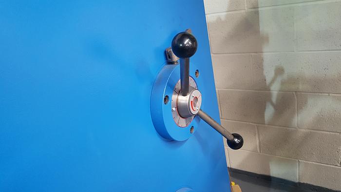 Used Mach cut 3006   3m x 6mm Hydraulic NC swing beam shear