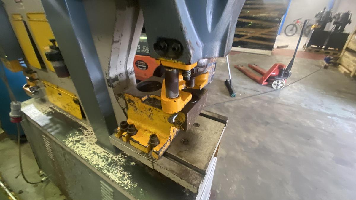 Used Kingsland Multi 70 5 station steelworker