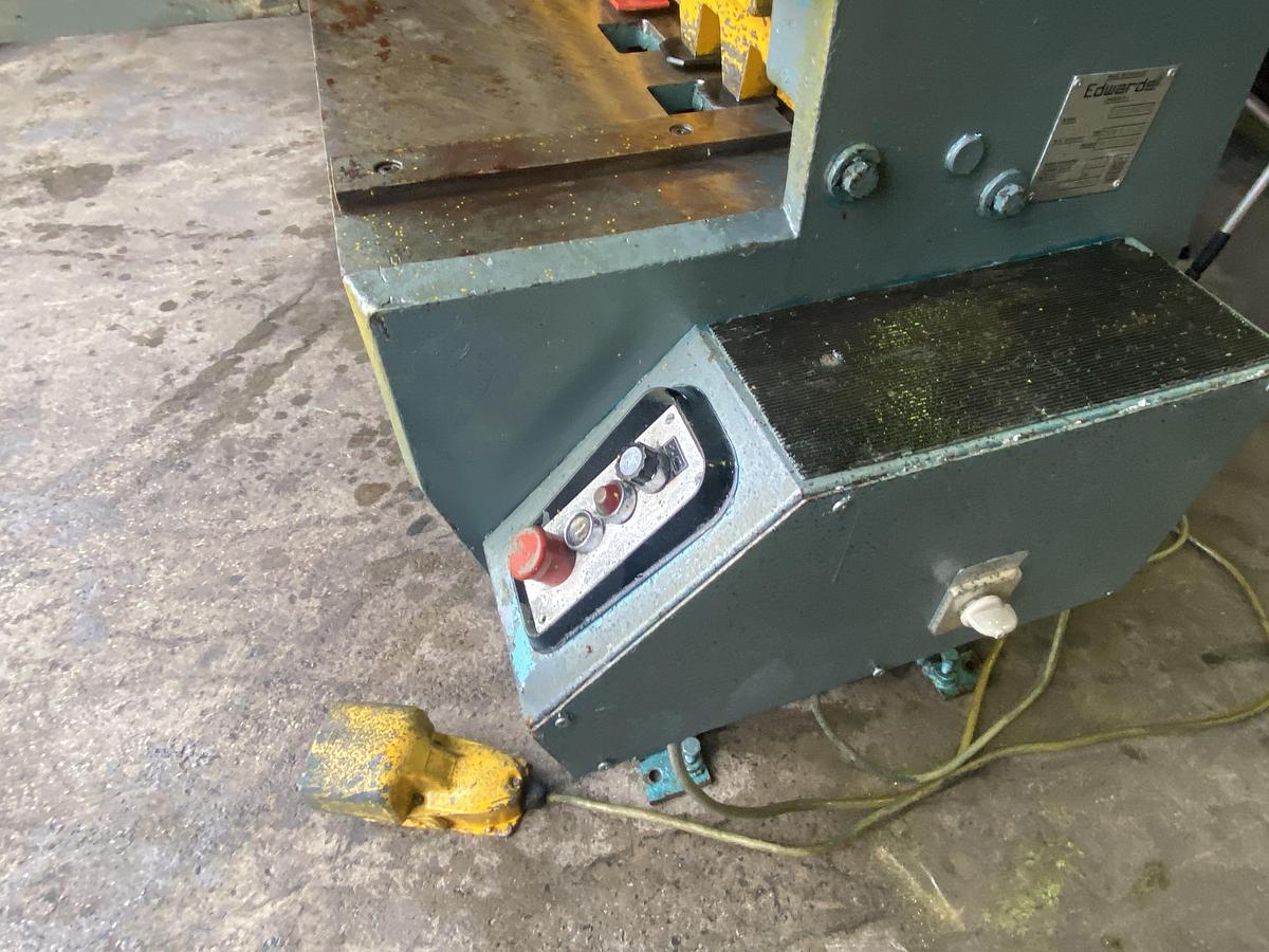 Used EDWARDS Direct Drive 2500mm x 3.25 mechanical guillotine 