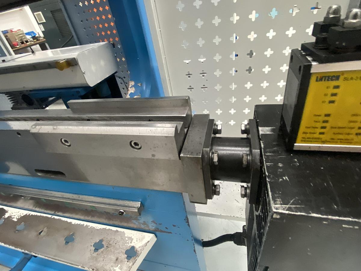 Used EDWARDS PEARSON EPT CNC ECO 3m x 135 ton Press brake