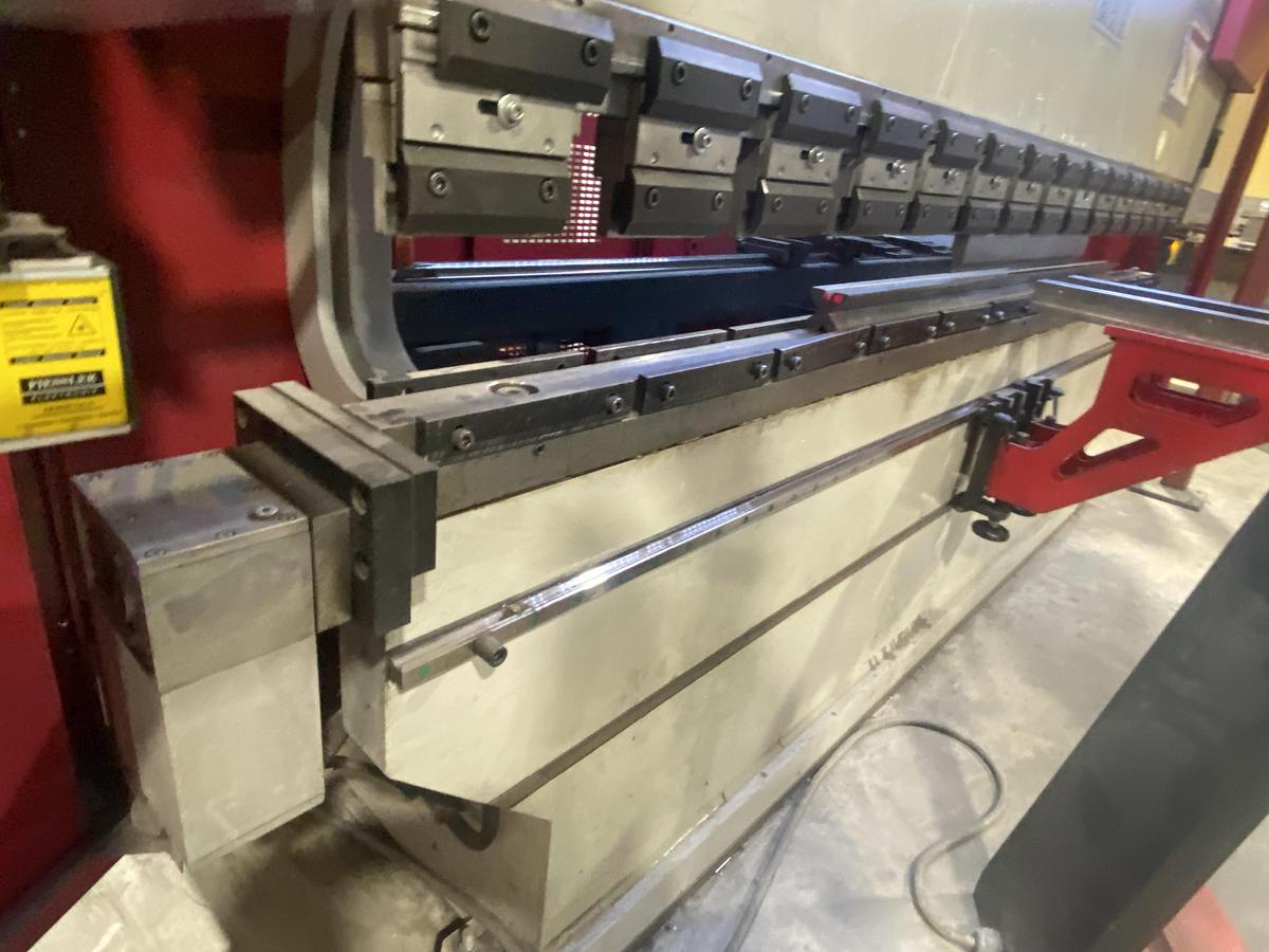 Used Morgan Rushworth APHS 31160    3m x 160 ton CNC press brake