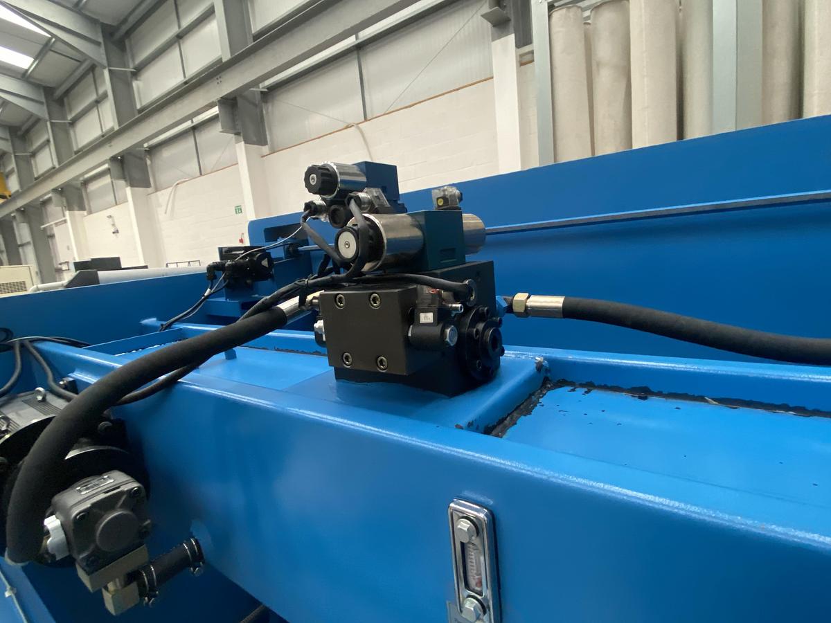 Used EDWARDS PEARSON EPT CNC ECO 3m x 135 ton Press brake