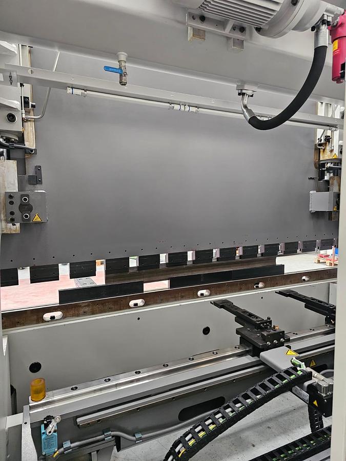 Used Bystronic Xact Smart  100 ton x 3m 6 axis cnc press brake