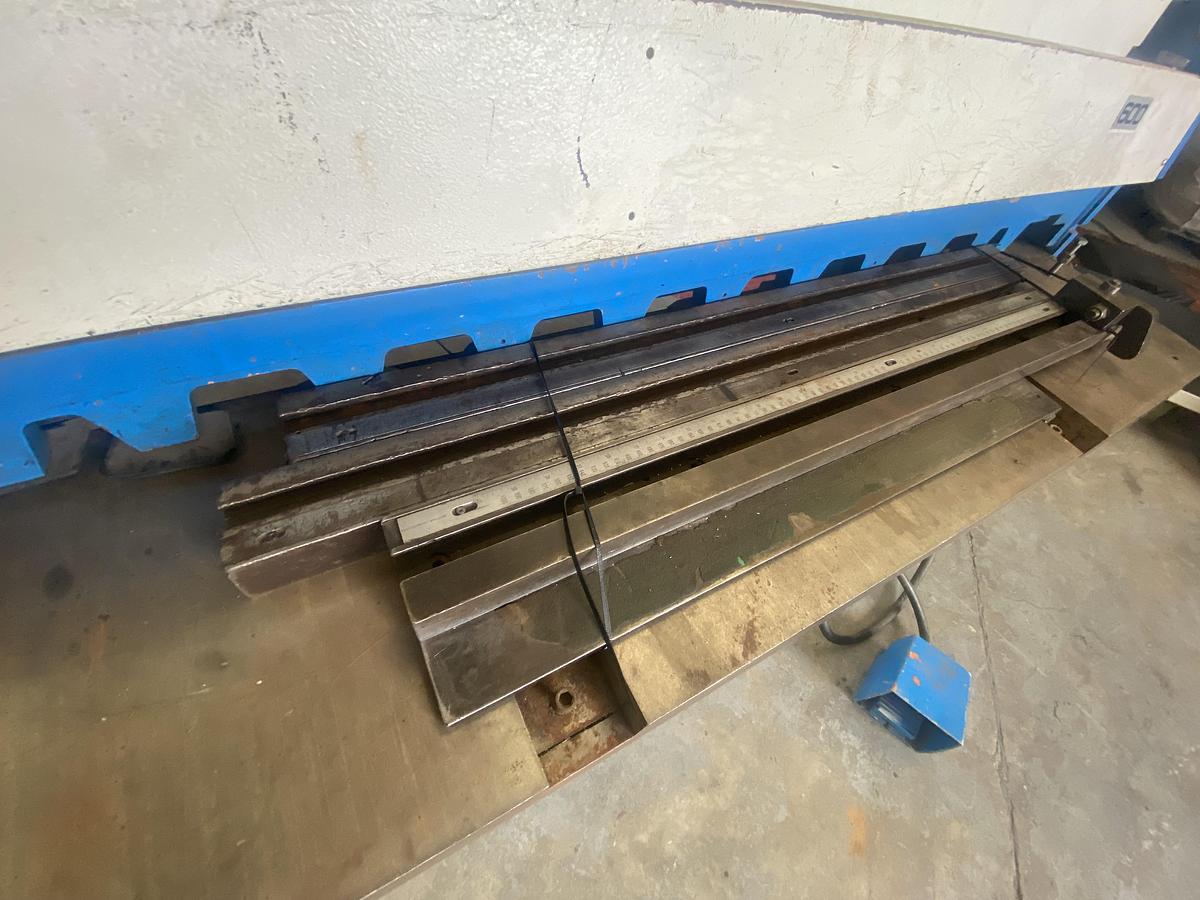Used EDWARDS Direct Drive 1270mm x 3.2mm guillotine