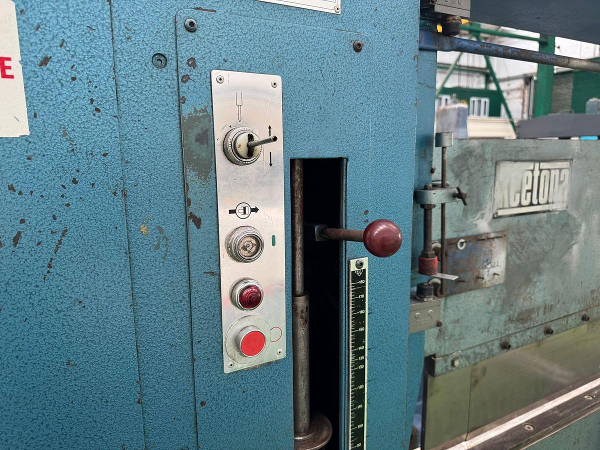 Used Keetona Hydroform   3mm x 2500mm Hydraulic folding machine