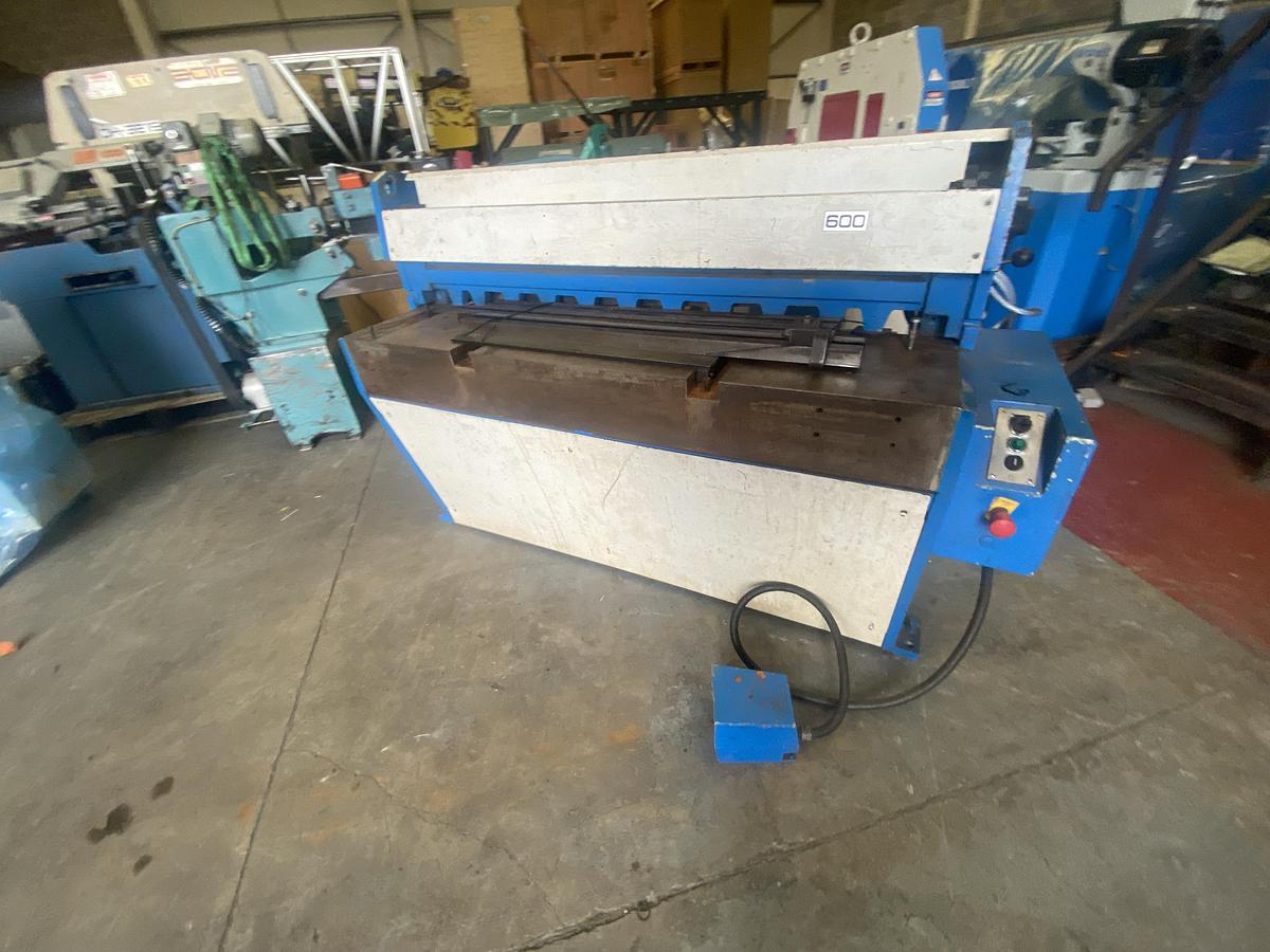 Used EDWARDS Direct Drive 1270mm x 3.2mm guillotine