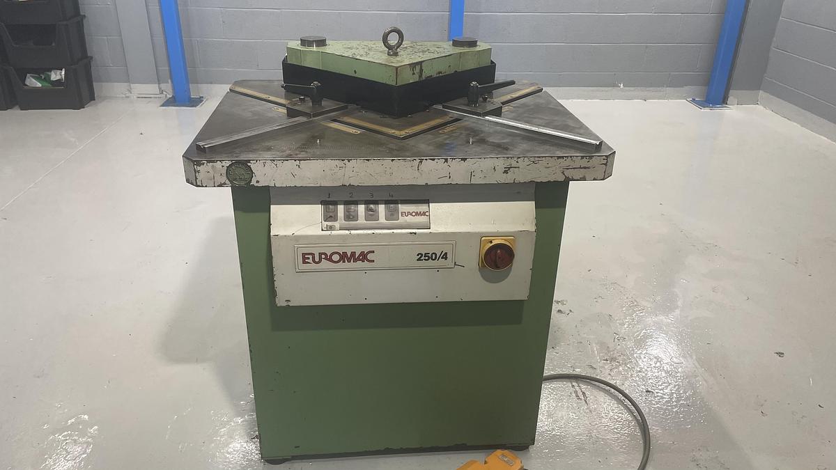 Used EUROMAC 200/4   4mm capacity Corner notcher