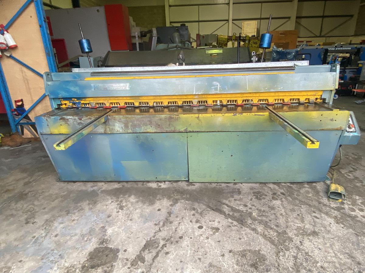 Used EDWARDS Direct Drive 2500mm x 3.25 mechanical guillotine 