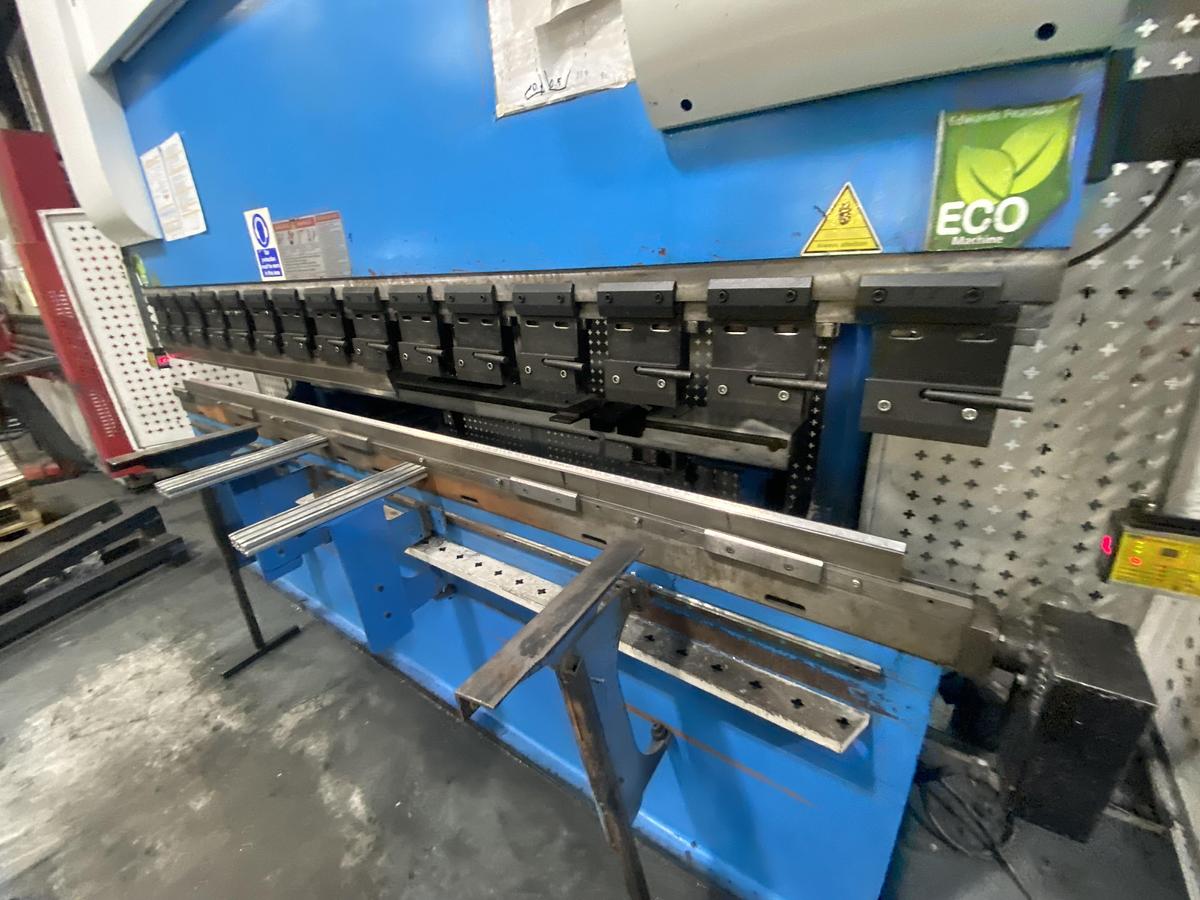 Used EDWARDS PEARSON EPT CNC ECO 3m x 135 ton Press brake