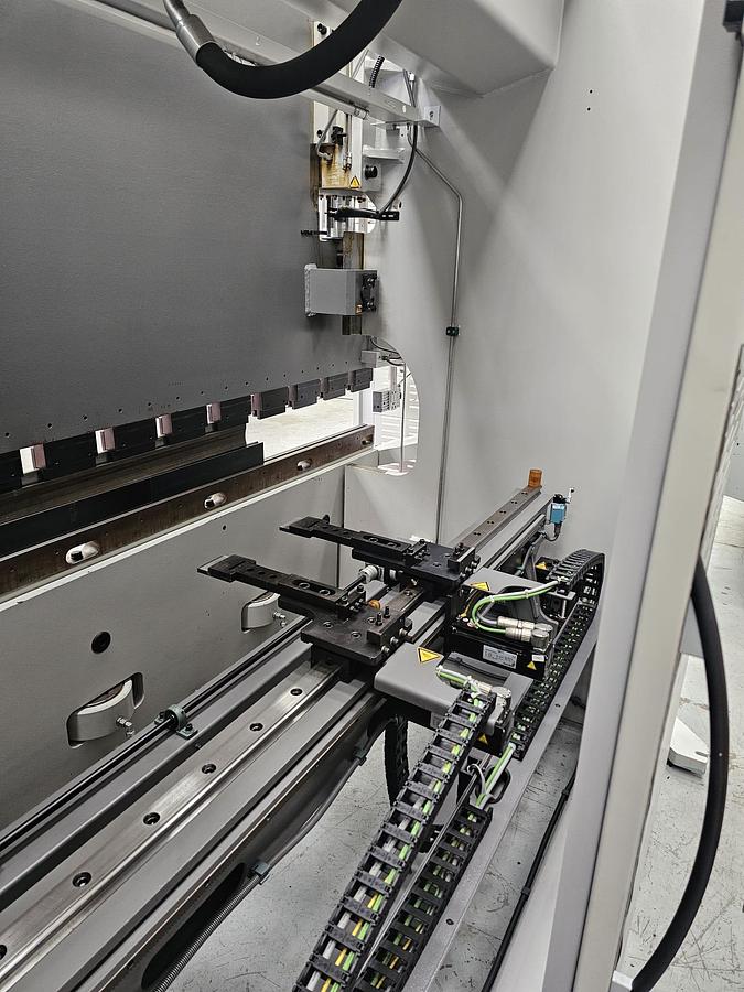 Used Bystronic Xact Smart  100 ton x 3m 6 axis cnc press brake