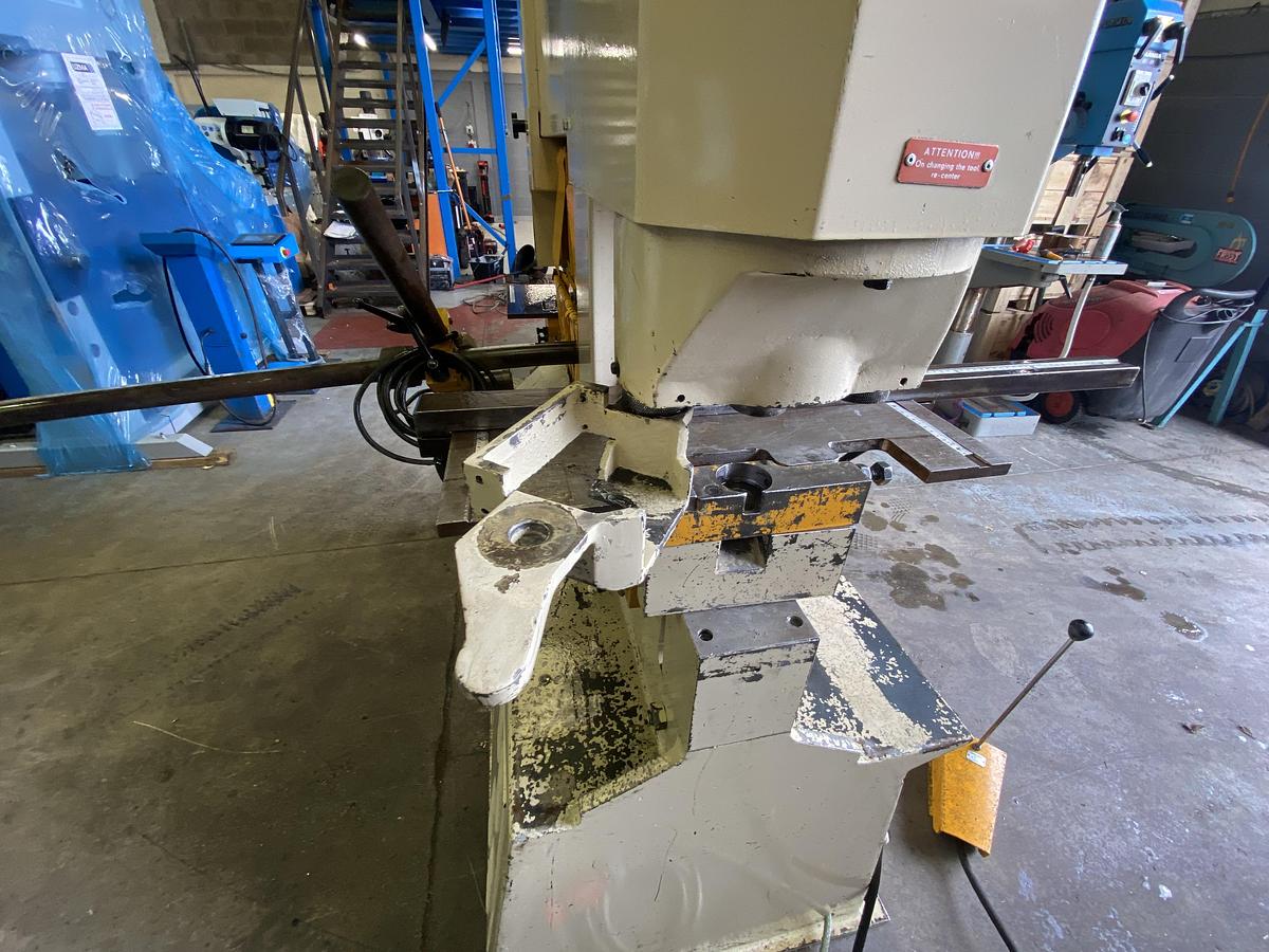 Used GEKA 70 s 5 station steelworker 70 ton Hydraulic