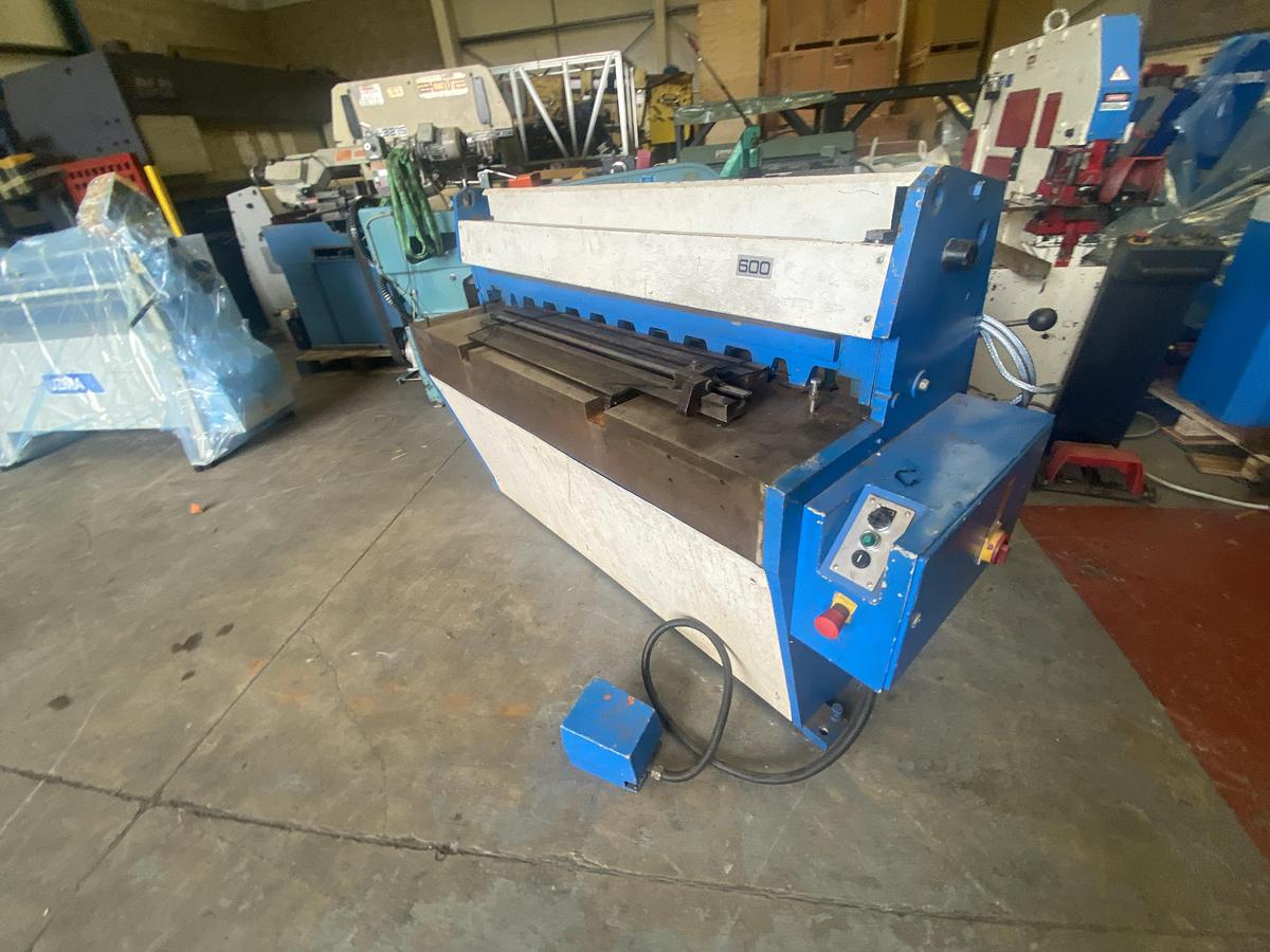 Used EDWARDS Direct Drive 1270mm x 3.2mm guillotine
