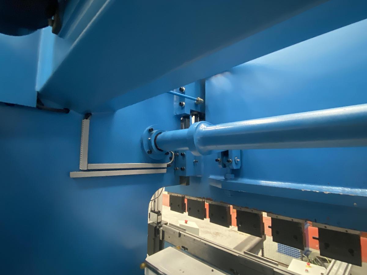 Used EDWARDS PEARSON EPT CNC ECO 3m x 135 ton Press brake