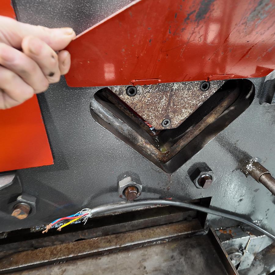 Used EDWARDS JAWS 115 ton V  Steelworker Iron worker