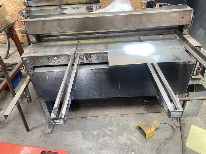 Used EDWARDS 1250mm x 1.6mm 240 Volt single Phase guillotine