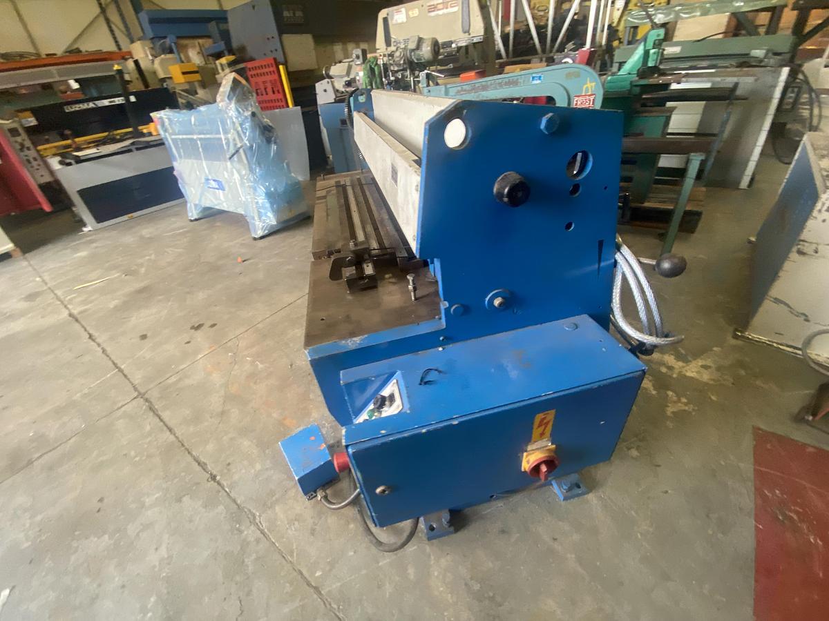 Used EDWARDS Direct Drive 1270mm x 3.2mm guillotine