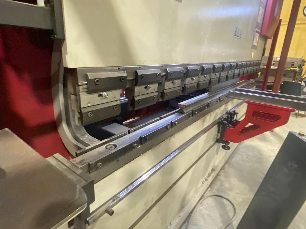 Used Morgan Rushworth APHS 31160    3m x 160 ton CNC press brake