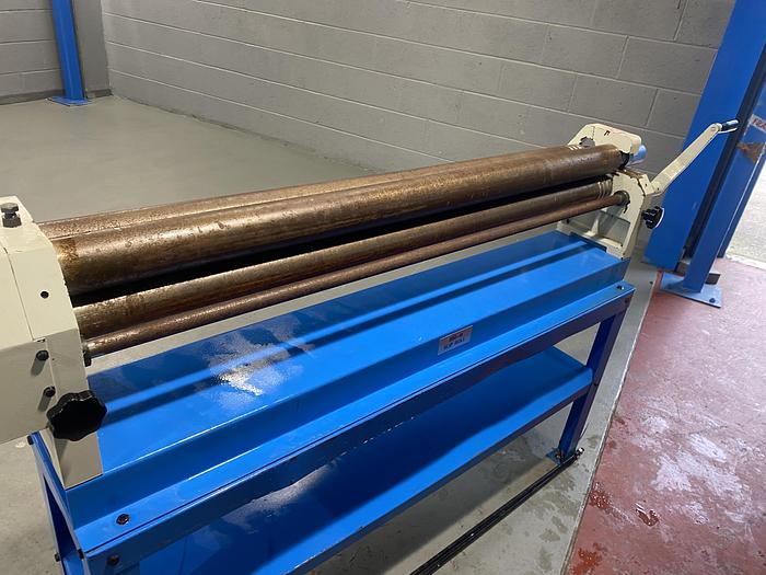 Used Mach roll 1300mm x 75mm Hand operated bending roller