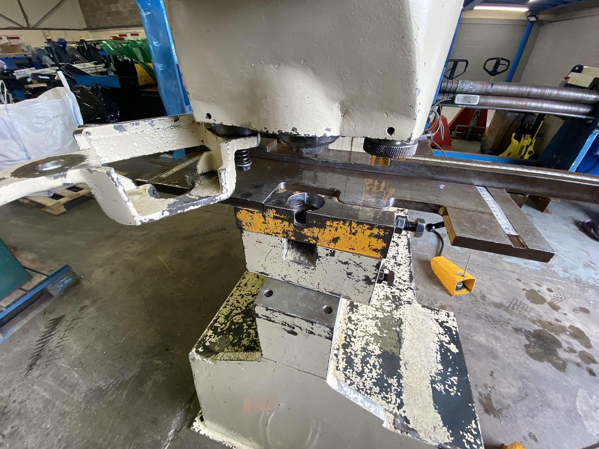 Used GEKA 70 s 5 station steelworker 70 ton Hydraulic