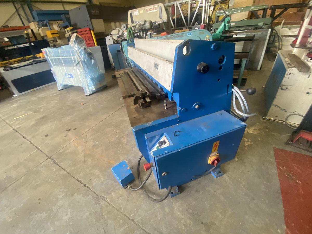 Used EDWARDS Direct Drive 1270mm x 3.2mm guillotine