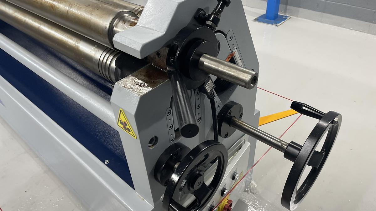 UZMA Model IRM Power operated Bending rollers 2ooomm x 110mm