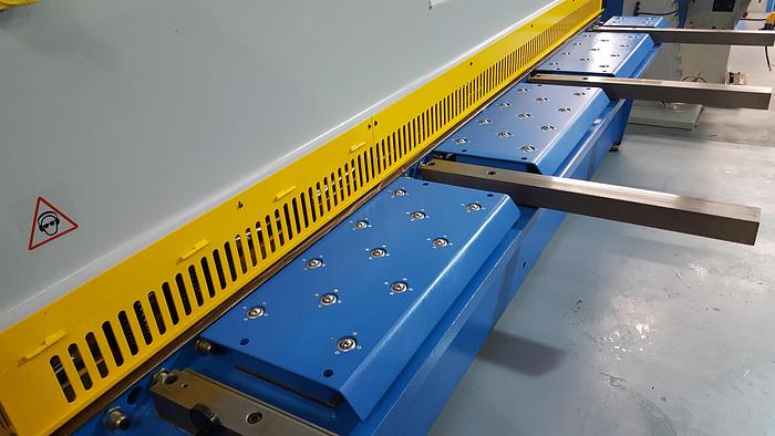 Used Mach cut 3006   3m x 6mm Hydraulic NC swing beam shear