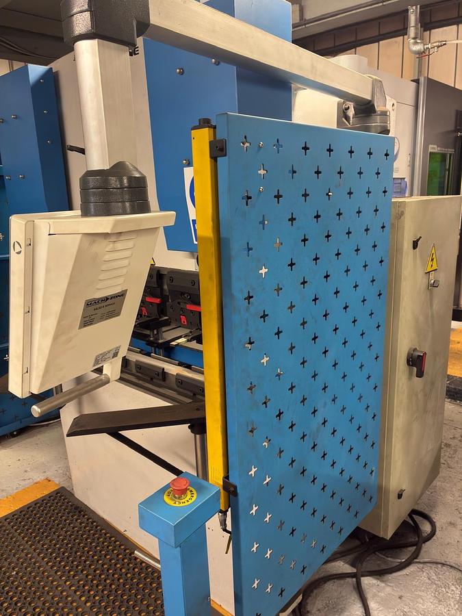 Used Mach 30 ton x 1300 cnc Press brake 