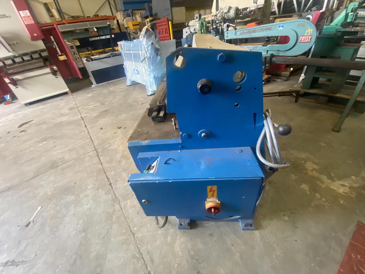 Used EDWARDS Direct Drive 1270mm x 3.2mm guillotine
