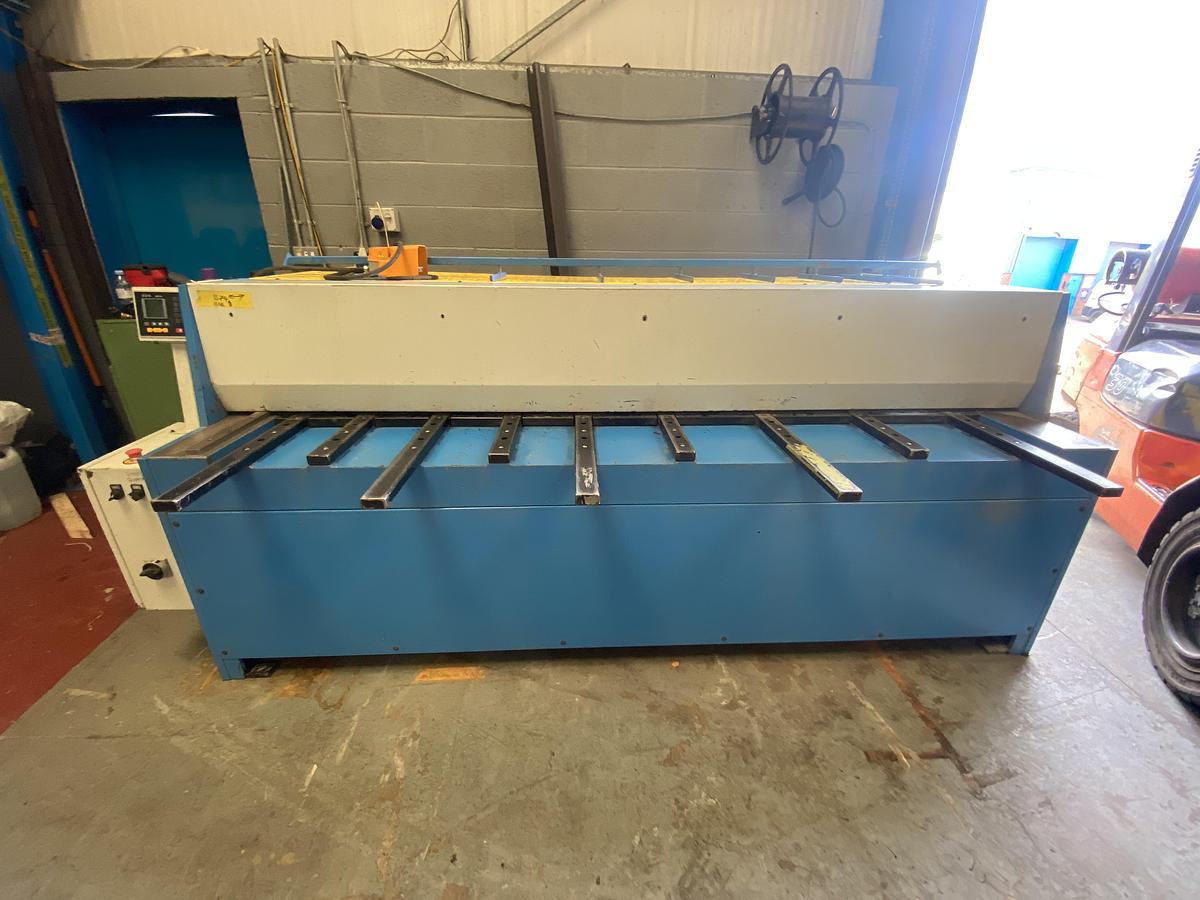 Used Mach Cut 2500mm x 3.2mm Mechanical guillotine