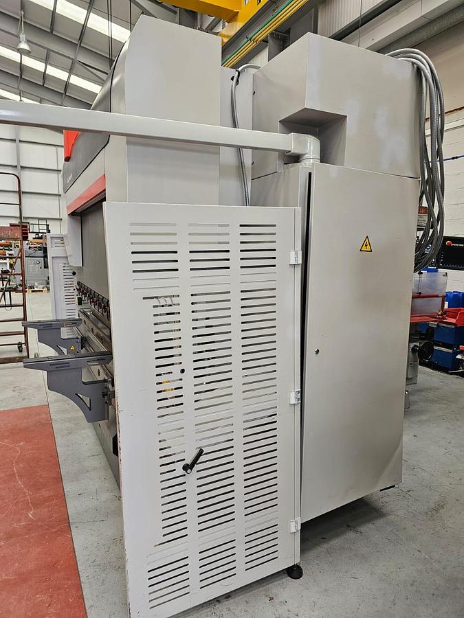 Used Bystronic Xact Smart  100 ton x 3m 6 axis cnc press brake