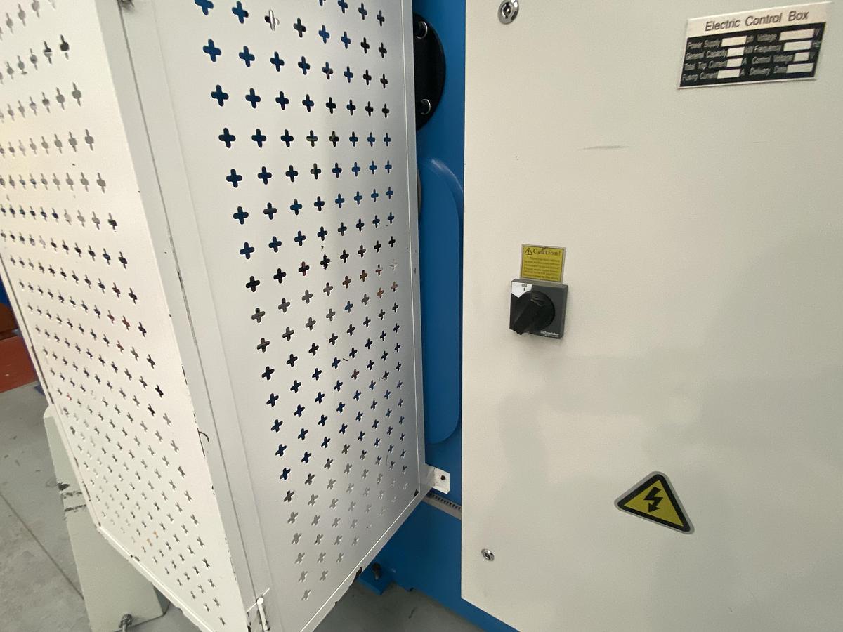 Used EDWARDS PEARSON EPT CNC ECO 3m x 135 ton Press brake