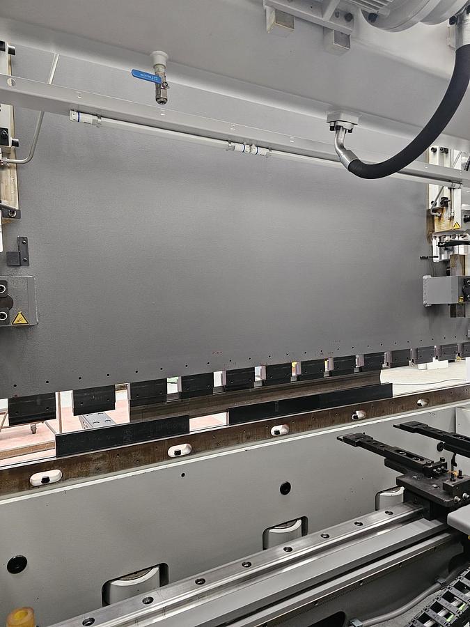 Used Bystronic Xact Smart  100 ton x 3m 6 axis cnc press brake