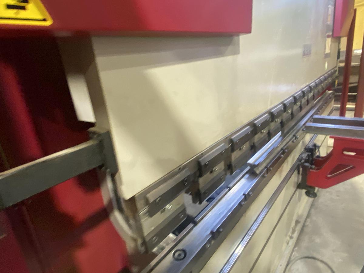 Used Morgan Rushworth APHS 31160    3m x 160 ton CNC press brake