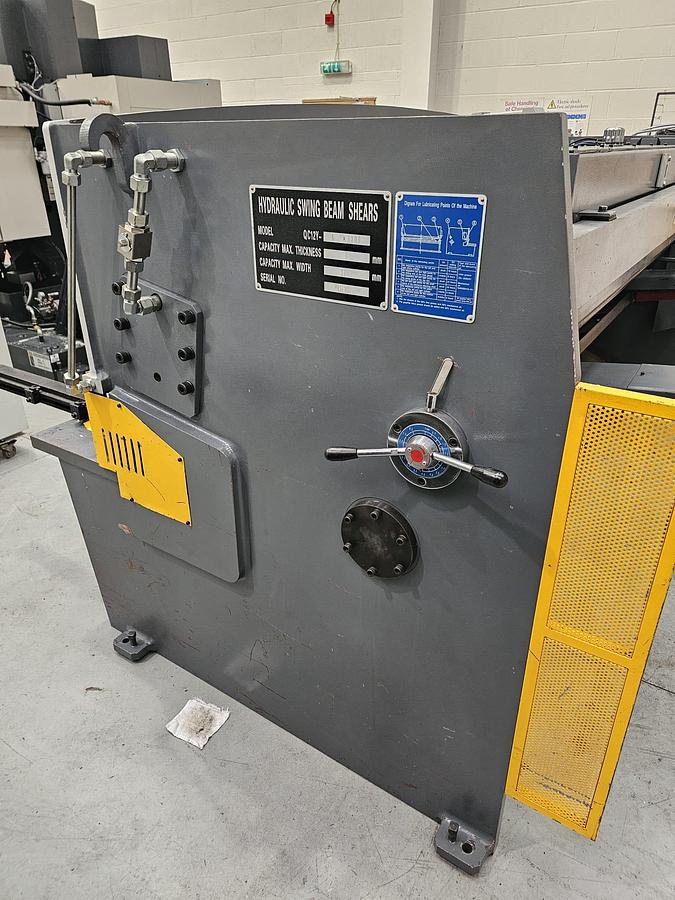 Used Mantech 3006   3m x 6.5mm Hydraulic swing beam guillotine