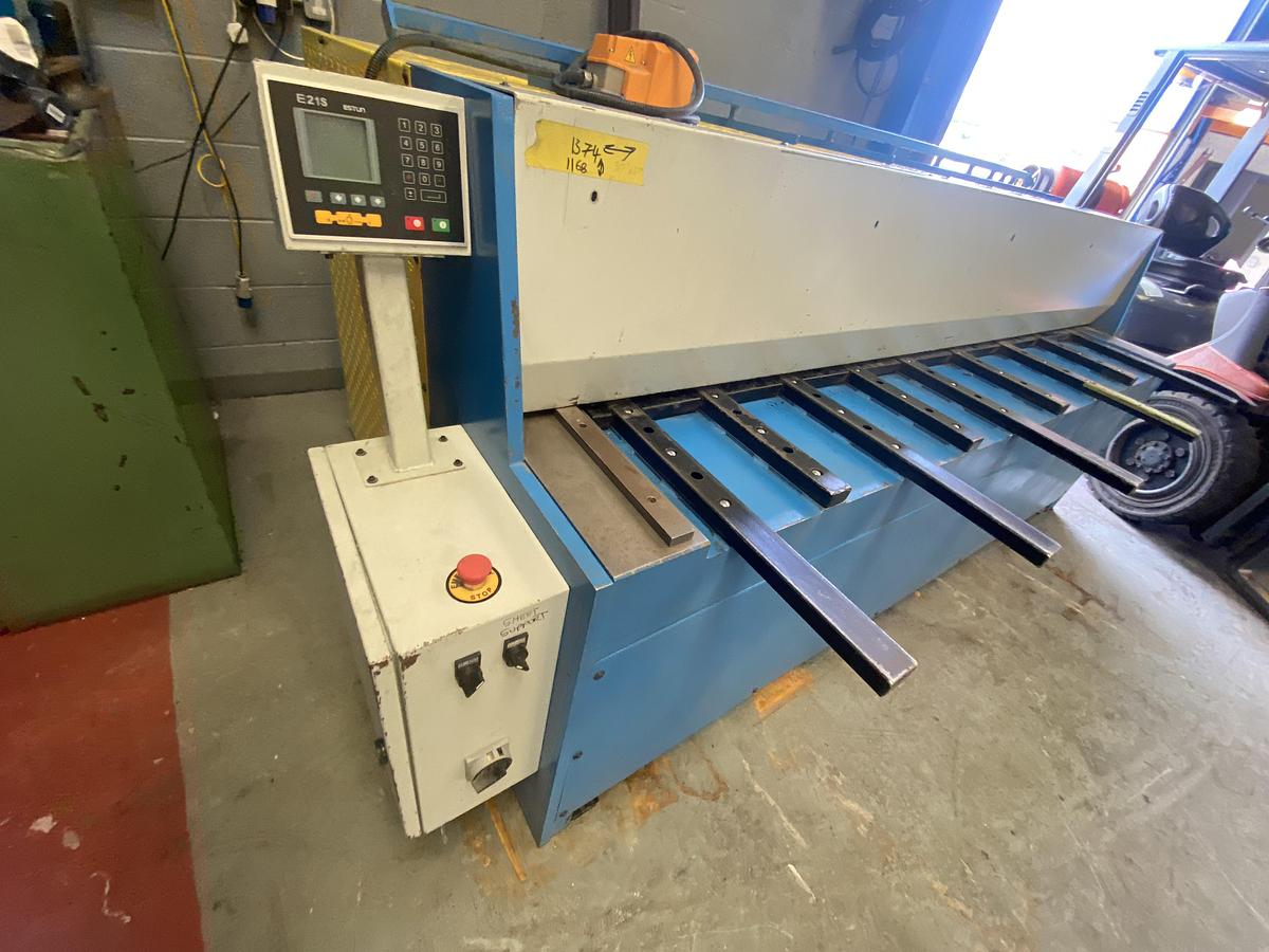 Used Mach Cut 2500mm x 3.2mm Mechanical guillotine