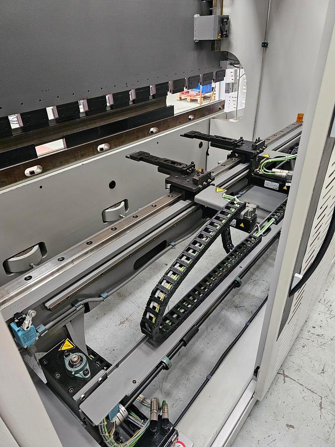 Used Bystronic Xact Smart  100 ton x 3m 6 axis cnc press brake