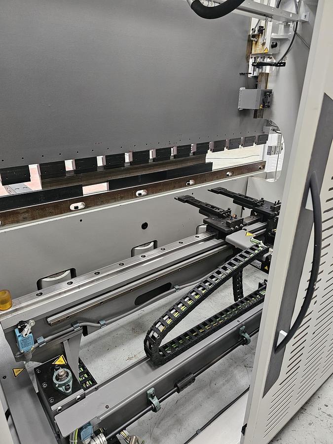 Used Bystronic Xact Smart  100 ton x 3m 6 axis cnc press brake