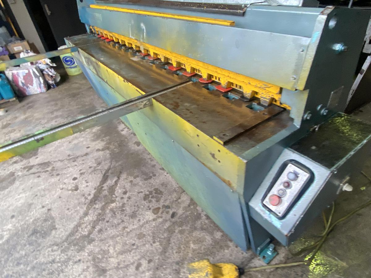 Used EDWARDS Direct Drive 2500mm x 3.25 mechanical guillotine 