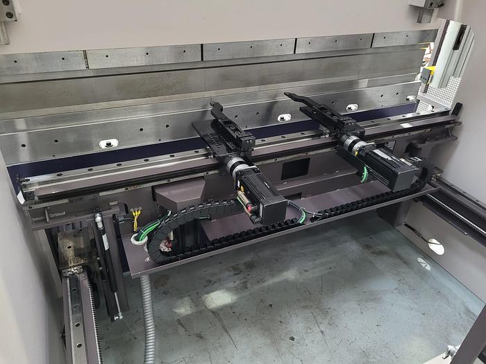 Used BYSTRONIC PR6. 2550mm x 60 ton CNC press brake